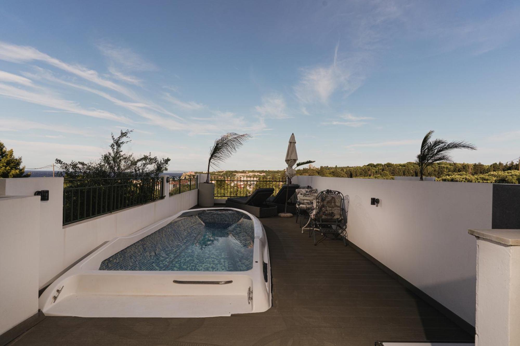 St Nicholas Tsilivi Apts By 