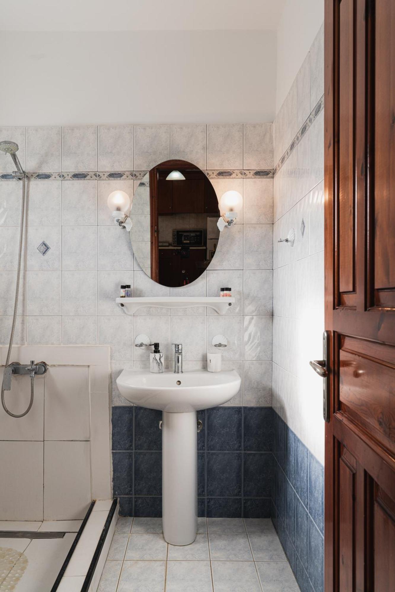 St Nicholas Tsilivi Apts By 